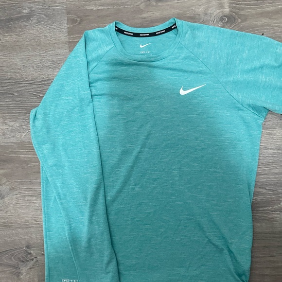 Nike shirt - Picture 1 of 1